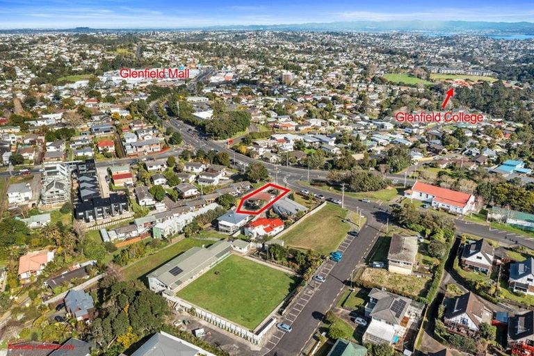 Photo of property in 1/3 Hall Road, Glenfield, Auckland, 0629