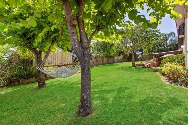Photo of property in 6 Ferntree Terrace, West Harbour, Auckland, 0618