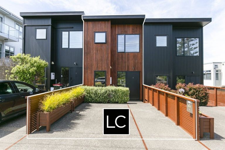 Photo of property in 2/50 Mandalay Terrace, Khandallah, Wellington, 6035