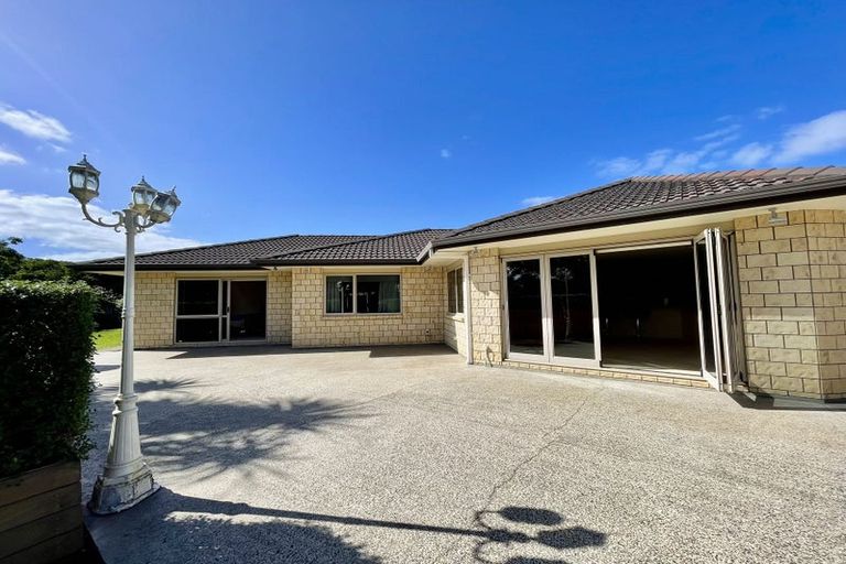 Photo of property in 11 Schopolo Place, Schnapper Rock, Auckland, 0632