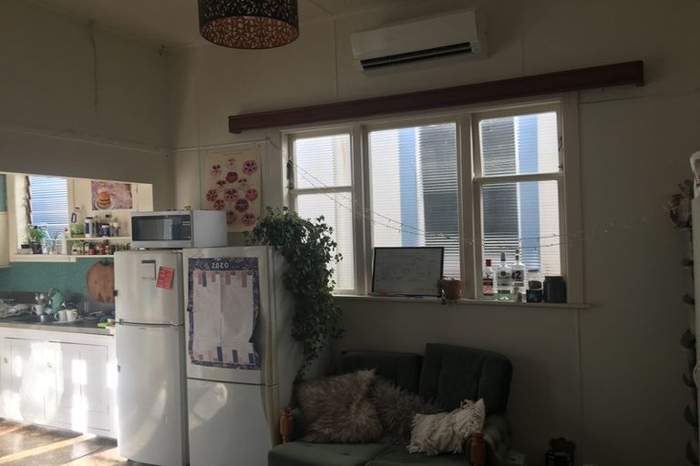 Photo of property in 19 Myrtle Crescent, Mount Cook, Wellington, 6021