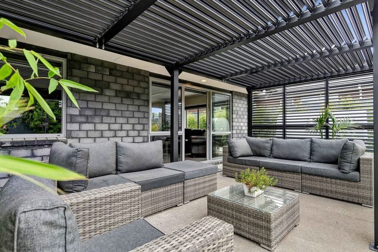 Photo of property in 122 Pohutukawa Place, Waiwhakaiho, New Plymouth, 4312