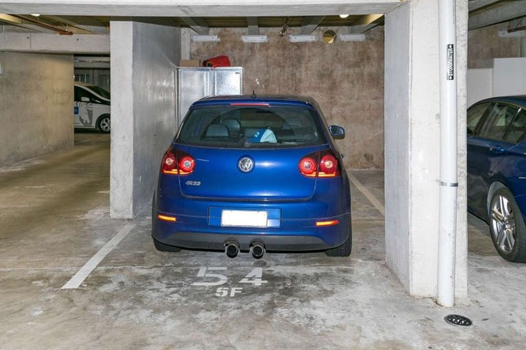 Photo of property in Montreaux Apartments, 5f/164 The Terrace, Wellington Central, Wellington, 6011