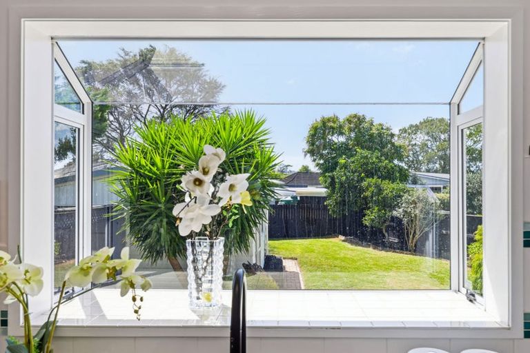 Photo of property in 5 Lisa Rise, Half Moon Bay, Auckland, 2012