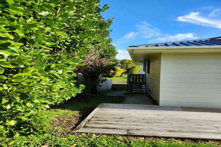 Photo of property in 60 Lavelle Road, Henderson, Auckland, 0612