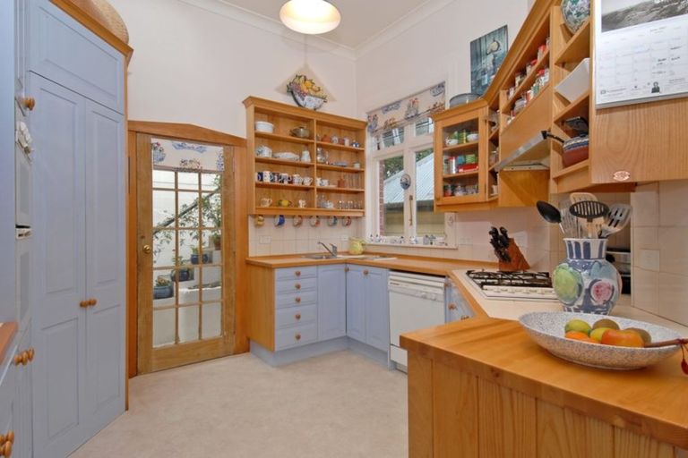 Photo of property in 64 Hawker Street, Mount Victoria, Wellington, 6011