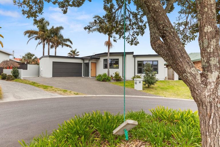 Photo of property in 10 Paua Cove, Papamoa Beach, Papamoa, 3118