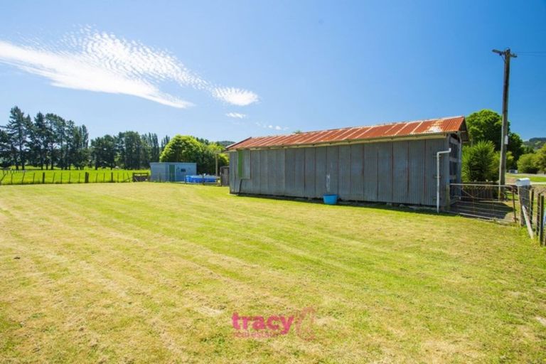 Photo of property in 15 Kipling Road, Te Karaka, 4022