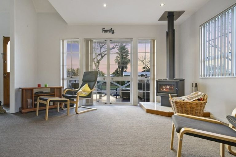 Photo of property in 8 Evanda Crescent, Conifer Grove, Takanini, 2112