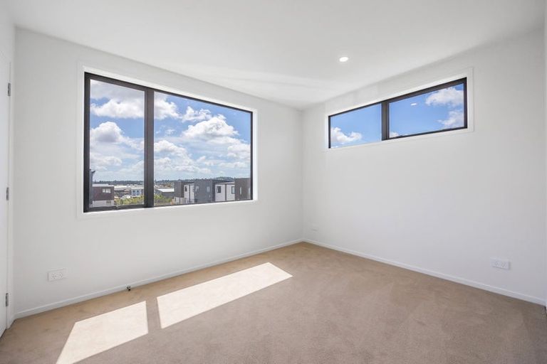 Photo of property in 21 Clay Works Lane, New Lynn, 0600