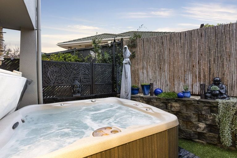 Photo of property in 19i Claremont Way, East Tamaki Heights, Auckland, 2016