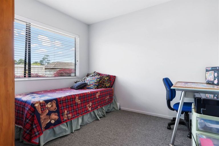 Photo of property in 68 South Kensington Way, Henderson, Auckland, 0612