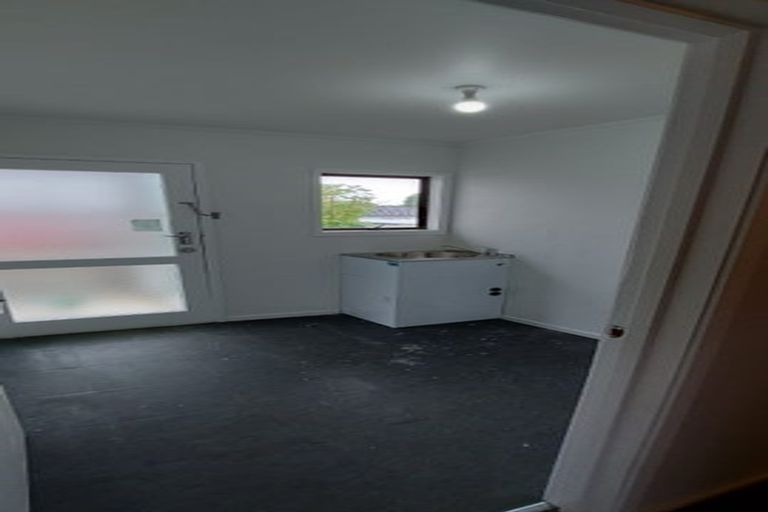 Photo of property in 5 Iris Place, Clendon Park, Auckland, 2103