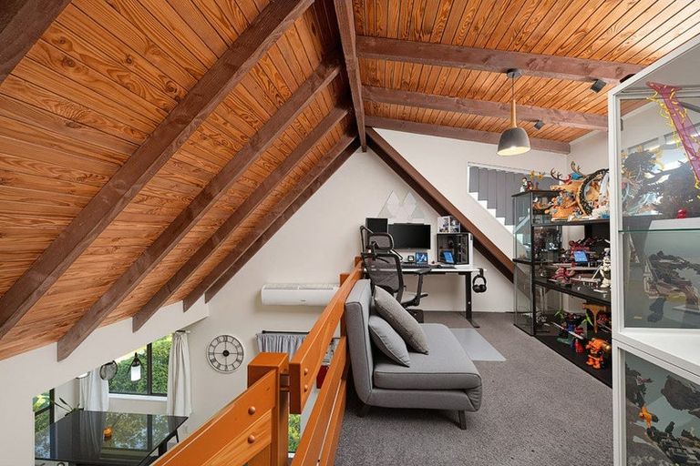 Photo of property in 2 Raelene Place, Massey, Auckland, 0614