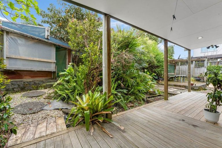 Photo of property in 10 Allender Drive, Torbay, Auckland, 0630