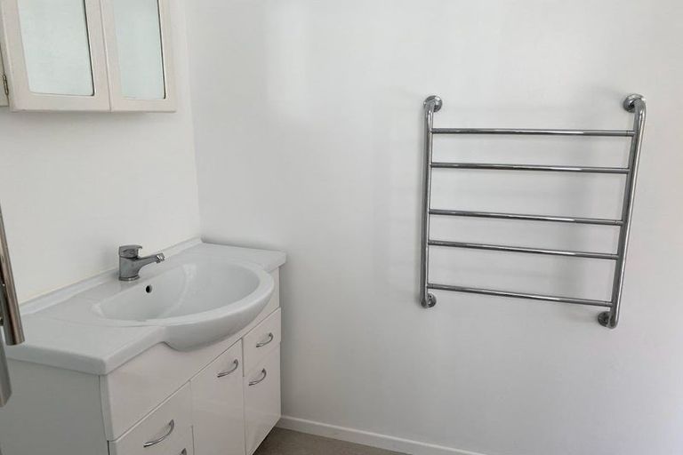 Photo of property in 12 Bryers Place, Bayview, Auckland, 0629