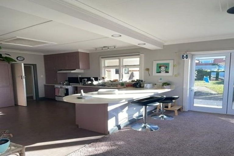 Photo of property in 82 Middleton Road, Kew, Dunedin, 9012