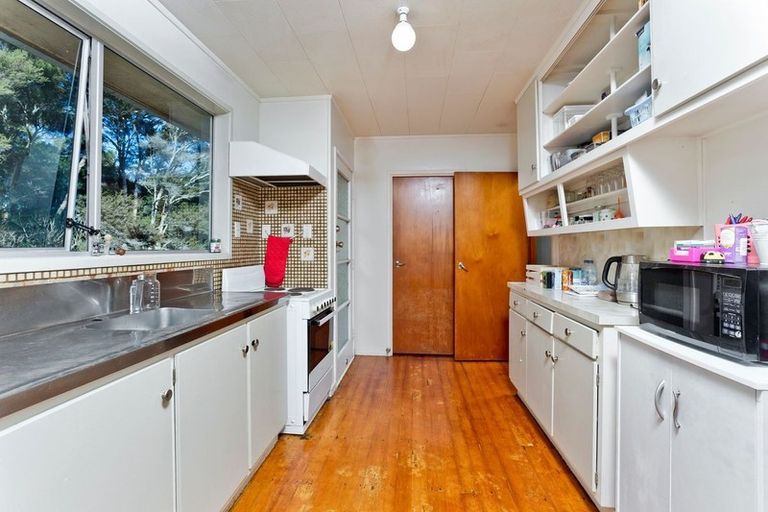 Photo of property in 64 Easton Park Parade, Glenfield, Auckland, 0629