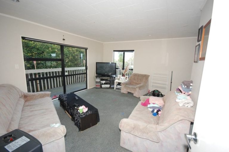 Photo of property in 3/219 Don Buck Road, Massey, Auckland, 0614