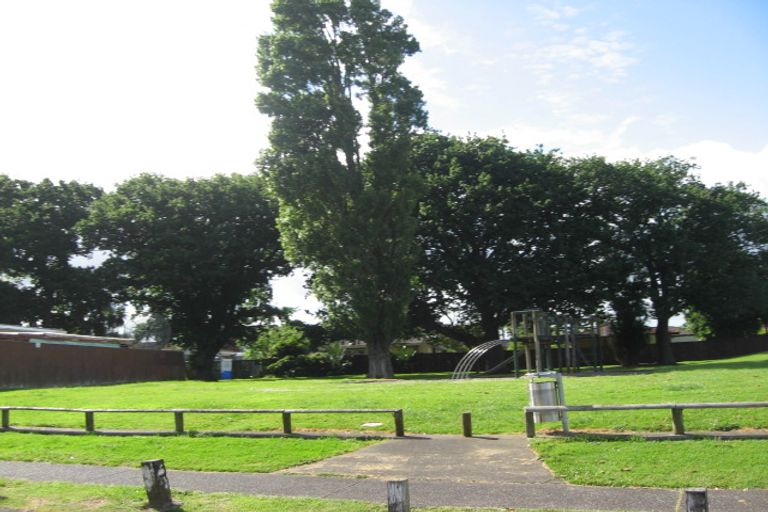 Photo of property in 2/11 Challen Close, Conifer Grove, Takanini, 2112