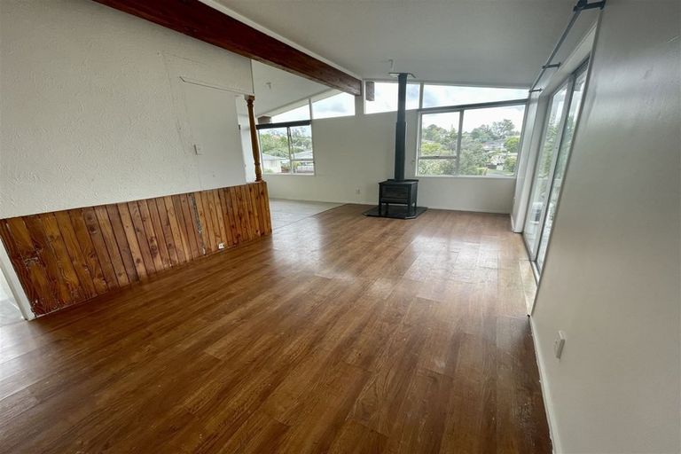 Photo of property in 18 Pankhurst Place, Sunnyvale, Auckland, 0612