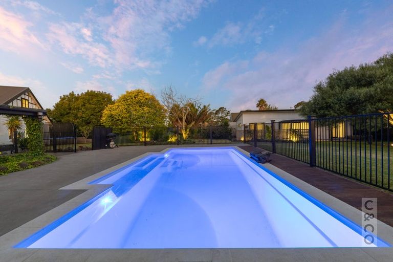 Photo of property in 855 State Highway 16, Waimauku, 0812