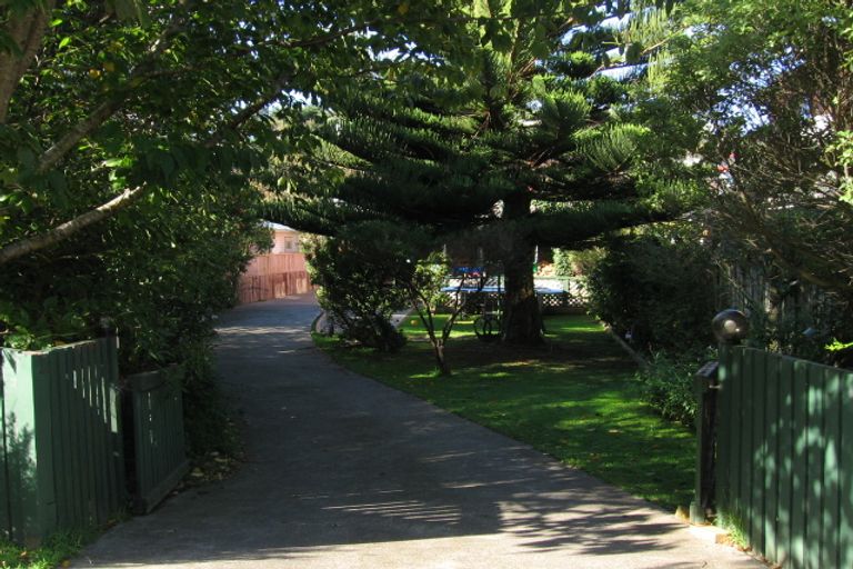 Photo of property in 18 Airlie Road, Plimmerton, Porirua, 5026