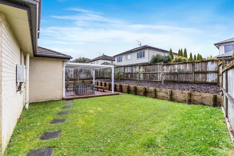 Photo of property in 11 Kouras Place, Flat Bush, Auckland, 2016