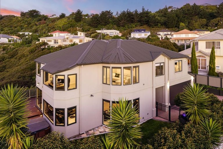 Photo of property in 8 Glengavel Grove, Papakowhai, Porirua, 5024