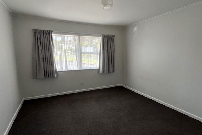 Photo of property in 11 Thomas Rea Place, Te Atatu South, Auckland, 0610