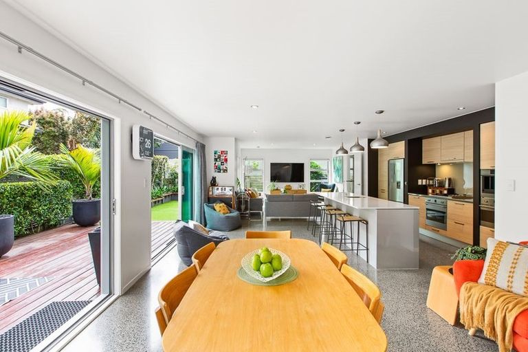 Photo of property in 26a Gladstone Road, Northcote, Auckland, 0627