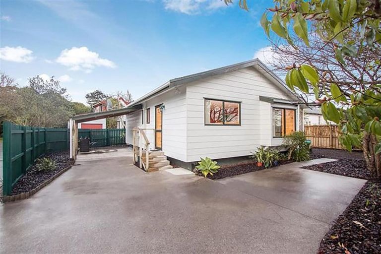 Photo of property in 2/103 Glendale Road, Glen Eden, Auckland, 0602