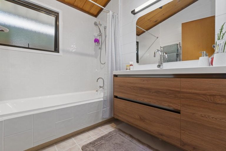 Photo of property in 18 Carter Drive, Pomare, Rotorua, 3015