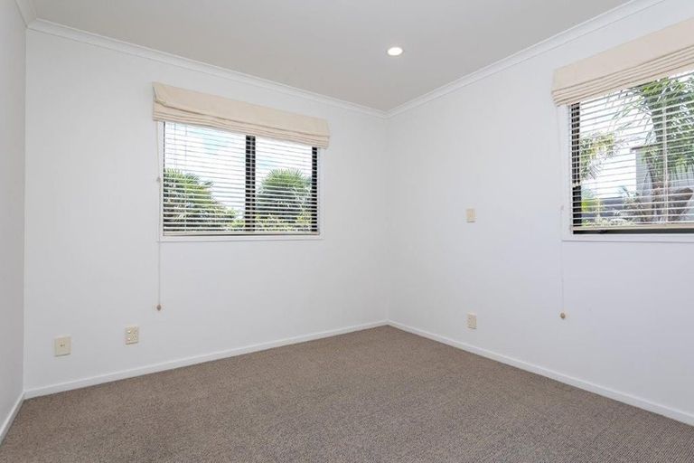 Photo of property in 34 Danica Esplanade, Te Atatu Peninsula, Auckland, 0610