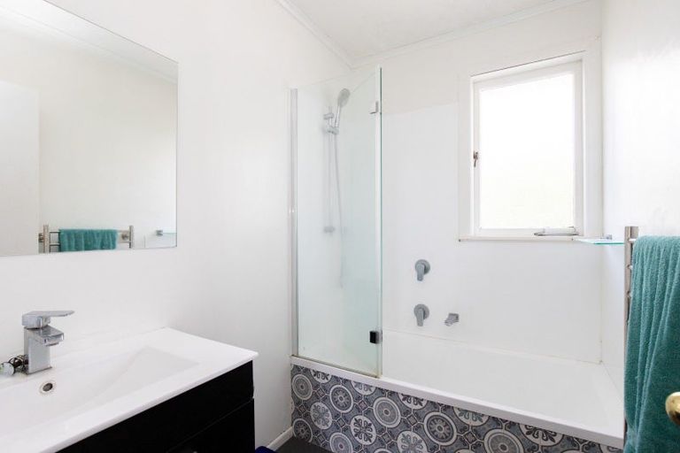 Photo of property in 33 Hayward Road, Ngatea, 3503