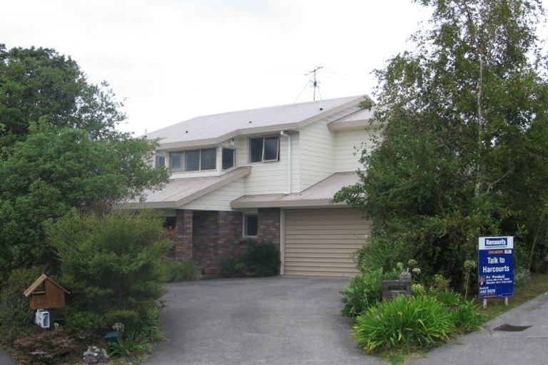 Photo of property in 21 Redfern Lane, Glenfield, Auckland, 0629