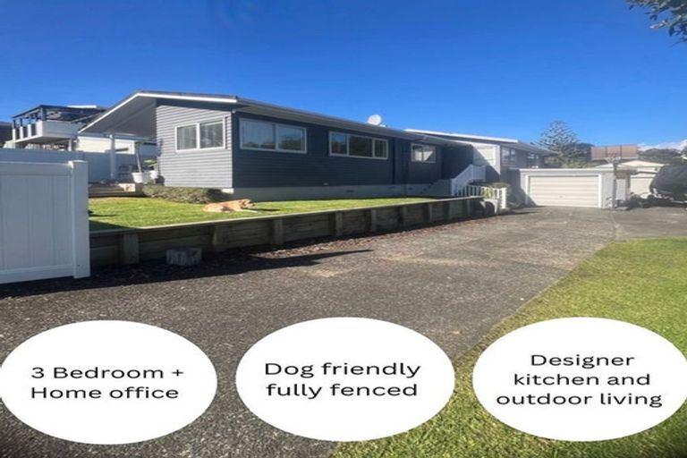 Photo of property in 4 Pavola Grove, Glenfield, Auckland, 0629