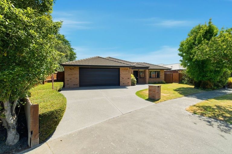 Photo of property in 15 Blowers Place, Halswell, Christchurch, 8025