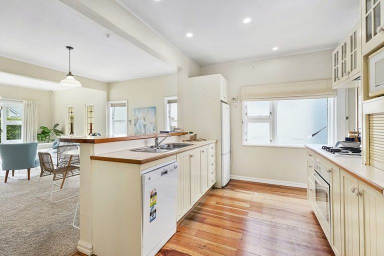 Photo of property in 13 Ferry Street, Seatoun, Wellington, 6022