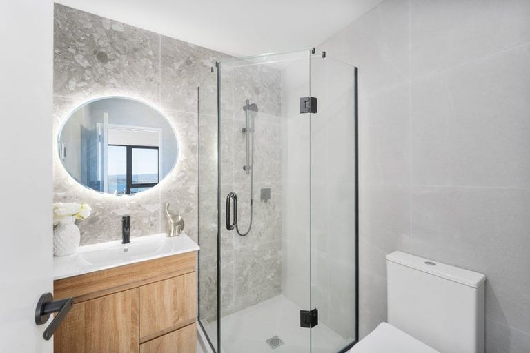 Photo of property in 8b Hadfield Street, Beach Haven, Auckland, 0626