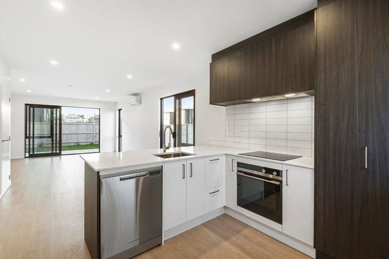 Photo of property in 6 Verde Lane, Rosehill, 2113