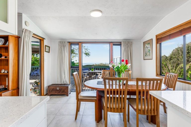 Photo of property in 2/2 Elizabeth Place, Mairangi Bay, Auckland, 0630