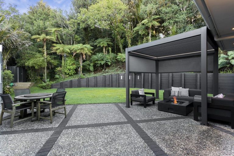 Photo of property in 535 Scenic Drive, Waiatarua, Auckland, 0612