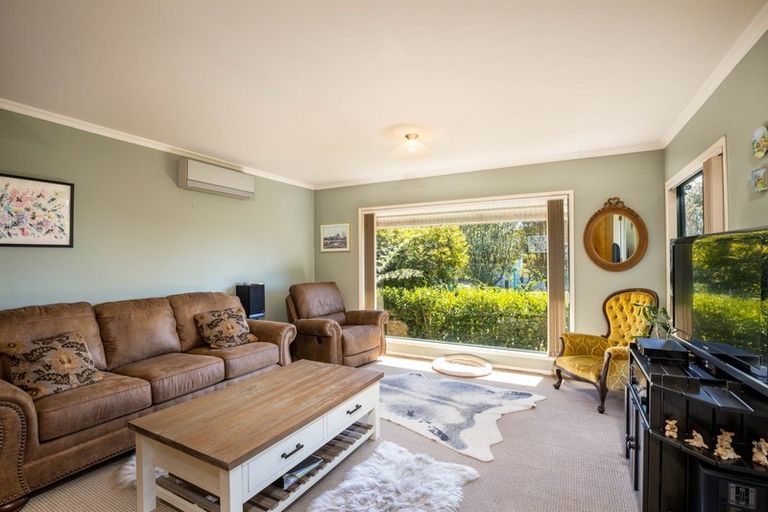 Photo of property in 537 Richmond Road, Lepperton, New Plymouth, 4373