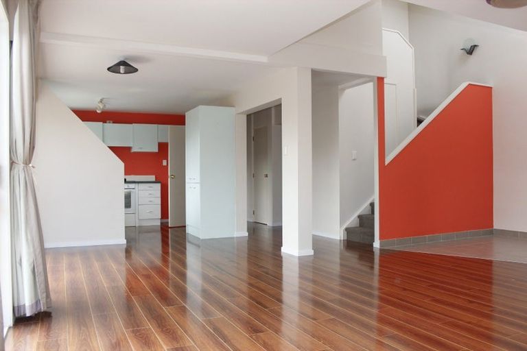 Photo of property in 1/32a Bronzewing Terrace, Unsworth Heights, Auckland, 0632