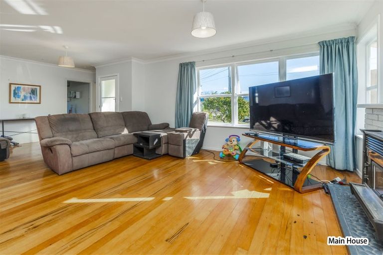 Photo of property in 8 Orere Point Road, Orere Point, Papakura, 2585