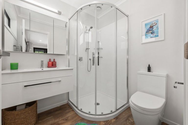 Photo of property in 10 Pateke Drive, Kenepuru, Porirua, 5022