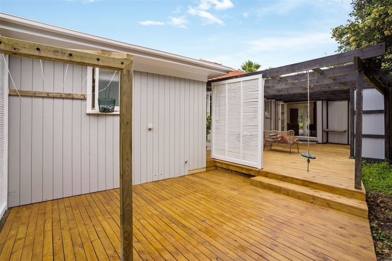 Photo of property in 279 Titirangi Road, Titirangi, Auckland, 0604