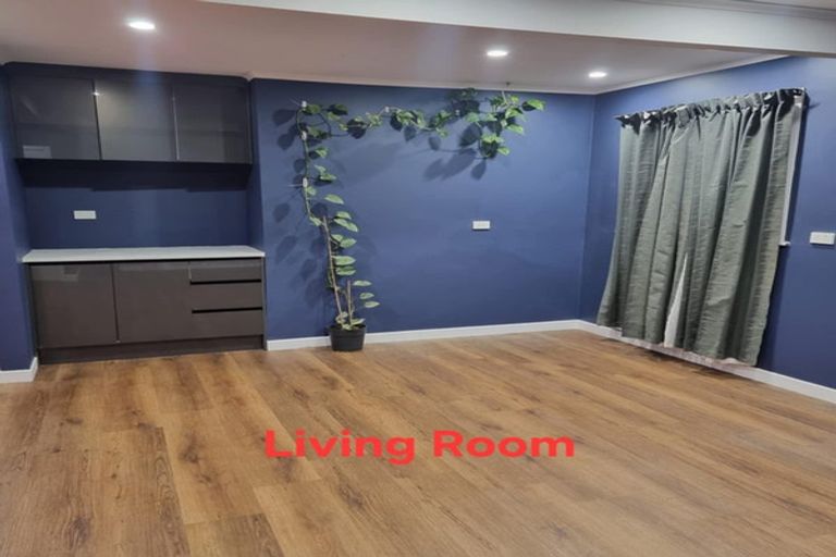 Photo of property in 121 Woodglen Road, Glen Eden, Auckland, 0602