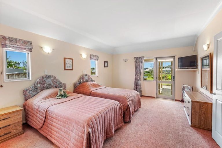 Photo of property in 11 Marewa Place, Waikanae Beach, Waikanae, 5036